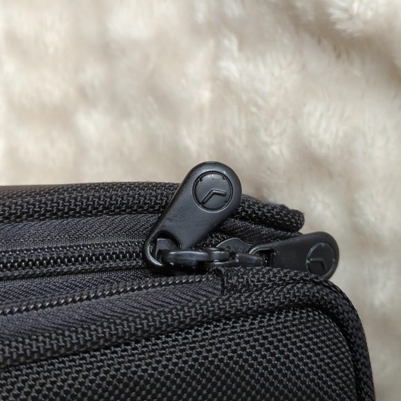 BRIGGS & RILEY | Messenger Laptop Cross-Body Bag - Picture 11 of 16